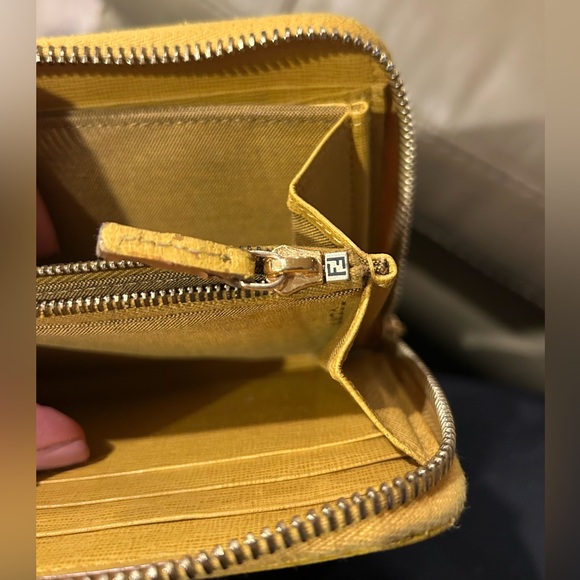 Fendi wallet w/ Certificate of Authentication - Picture 10 of 12